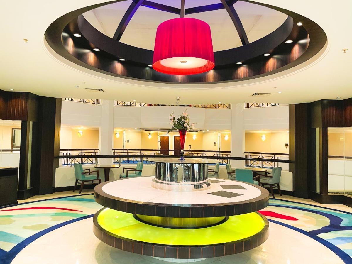 เมอเวนพิค แกรนด์ อัล บุตัน ดูไบ Hotel ภายนอก รูปภาพ The lounge at the airport