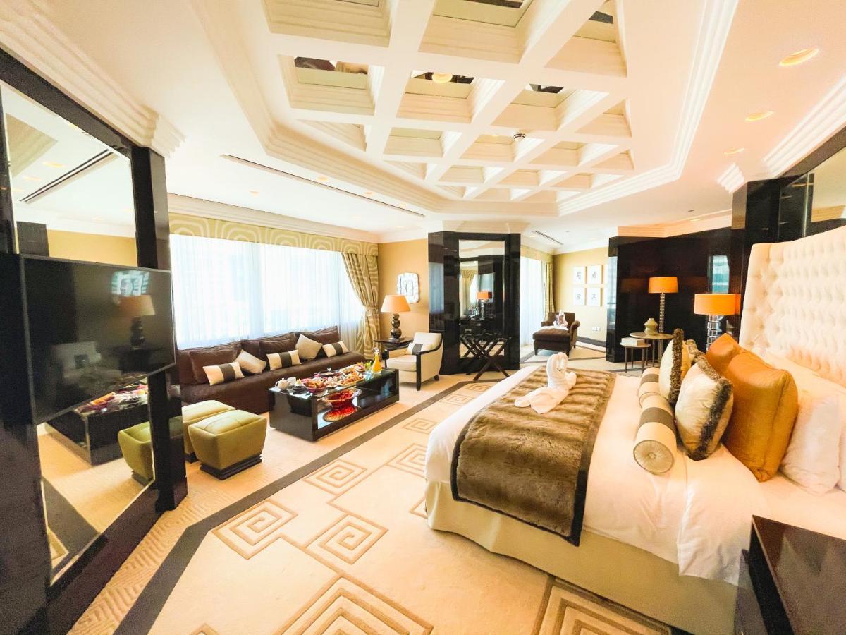 เมอเวนพิค แกรนด์ อัล บุตัน ดูไบ Hotel ภายนอก รูปภาพ A suite at the hotel