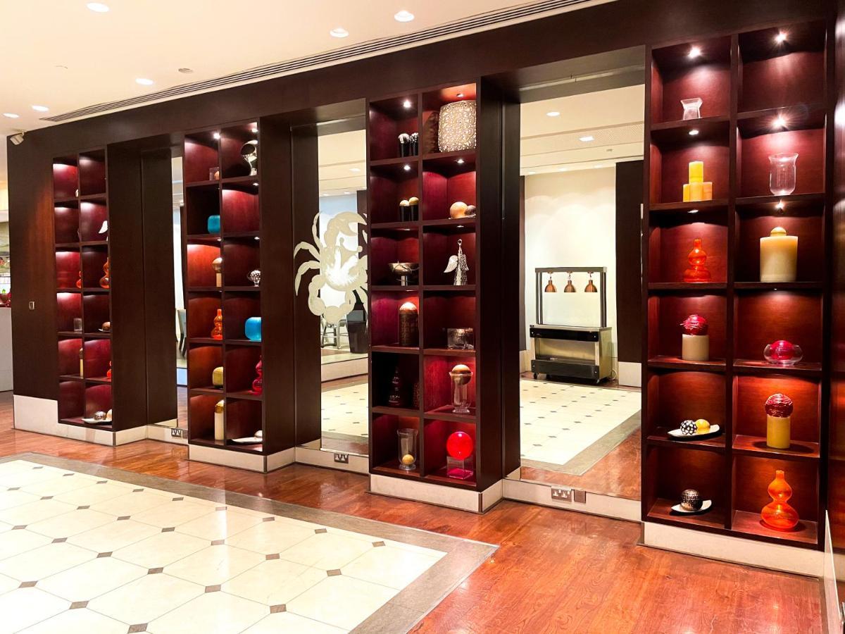 เมอเวนพิค แกรนด์ อัล บุตัน ดูไบ Hotel ภายนอก รูปภาพ The interior of the hotel