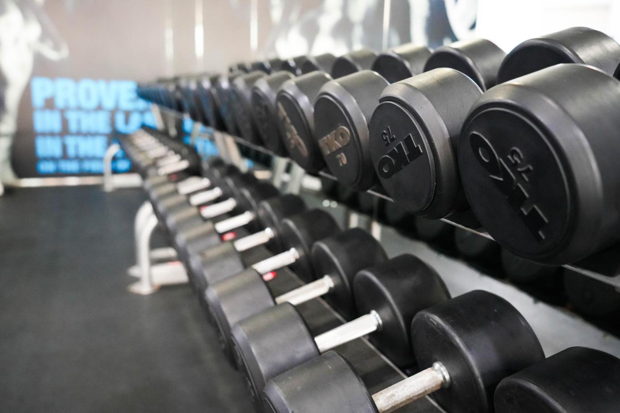เมอเวนพิค แกรนด์ อัล บุตัน ดูไบ Hotel ภายนอก รูปภาพ Dumbbells on a rack