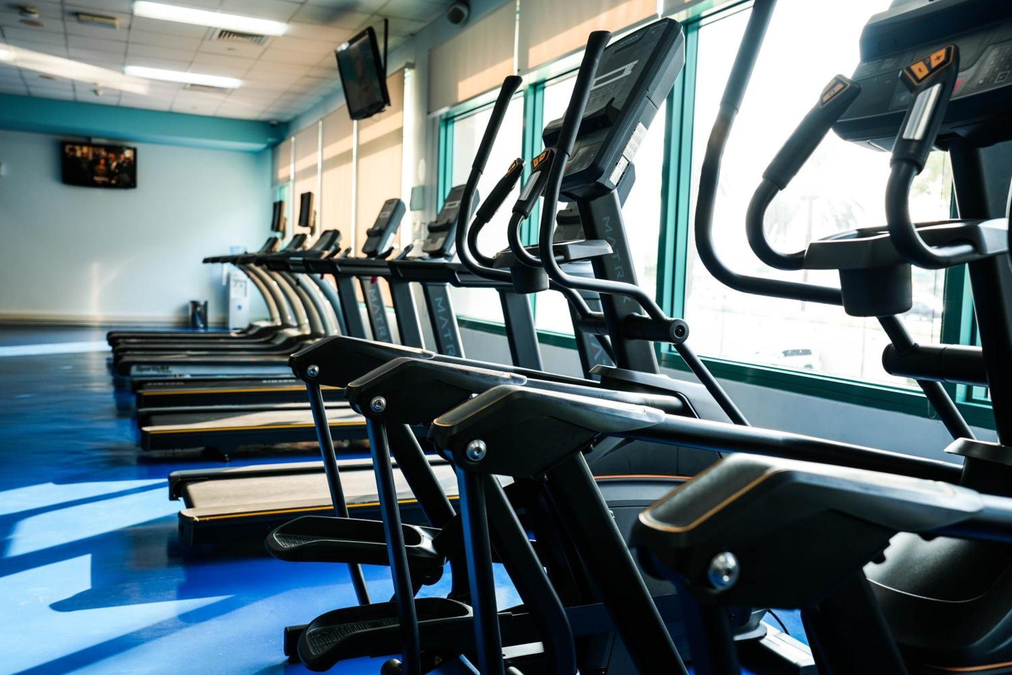 เมอเวนพิค แกรนด์ อัล บุตัน ดูไบ Hotel ภายนอก รูปภาพ The gym at the National Training Centre