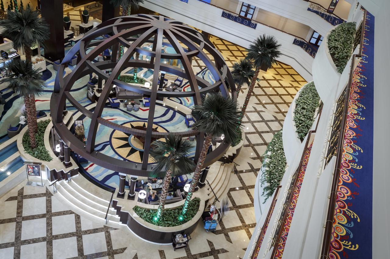 เมอเวนพิค แกรนด์ อัล บุตัน ดูไบ Hotel ภายนอก รูปภาพ The lobby of the hotel